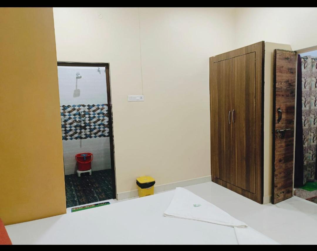 Lotus Paying Guest House فاراناسي المظهر الخارجي الصورة